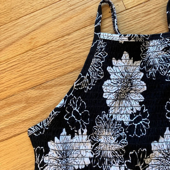 NWT! Cute Smocked Floral High-Necked Tank - Picture 8 of 11